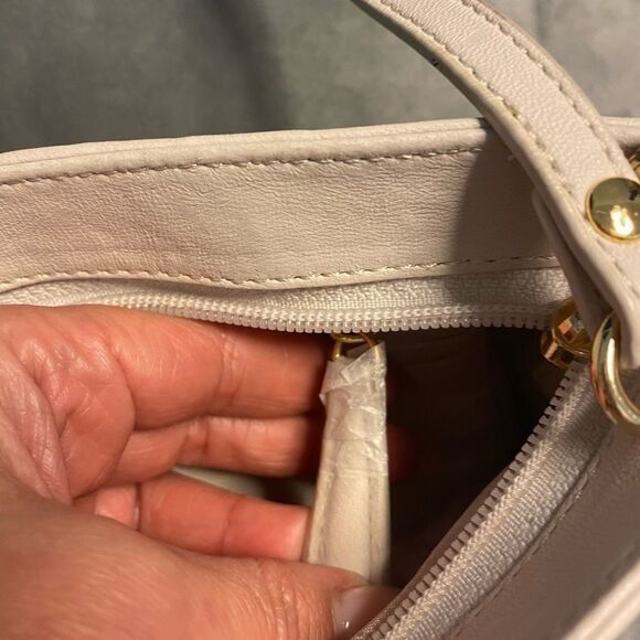 Michael Kors small purse - Picture 8 of 10